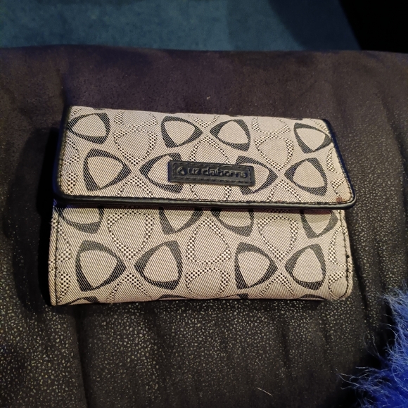 Brand new Liz Clairborne wallet - Picture 1 of 4
